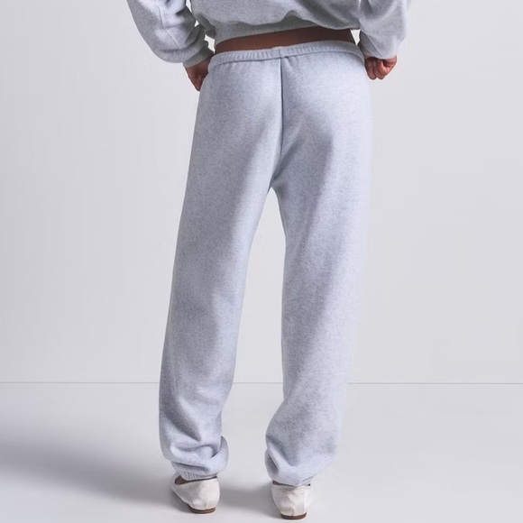 SKIMS Cotton Fleece Jogger Light Heather Gray Large NWT - Picture 3 of 5